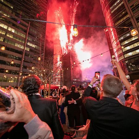 Hotel The Knickerbocker New York Esterno foto Fireworks at the 2011 New Year's Eve party