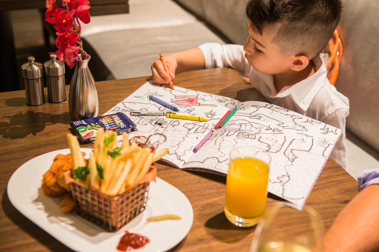 Hotel The Knickerbocker New York Esterno foto Child colouring in a colouring book