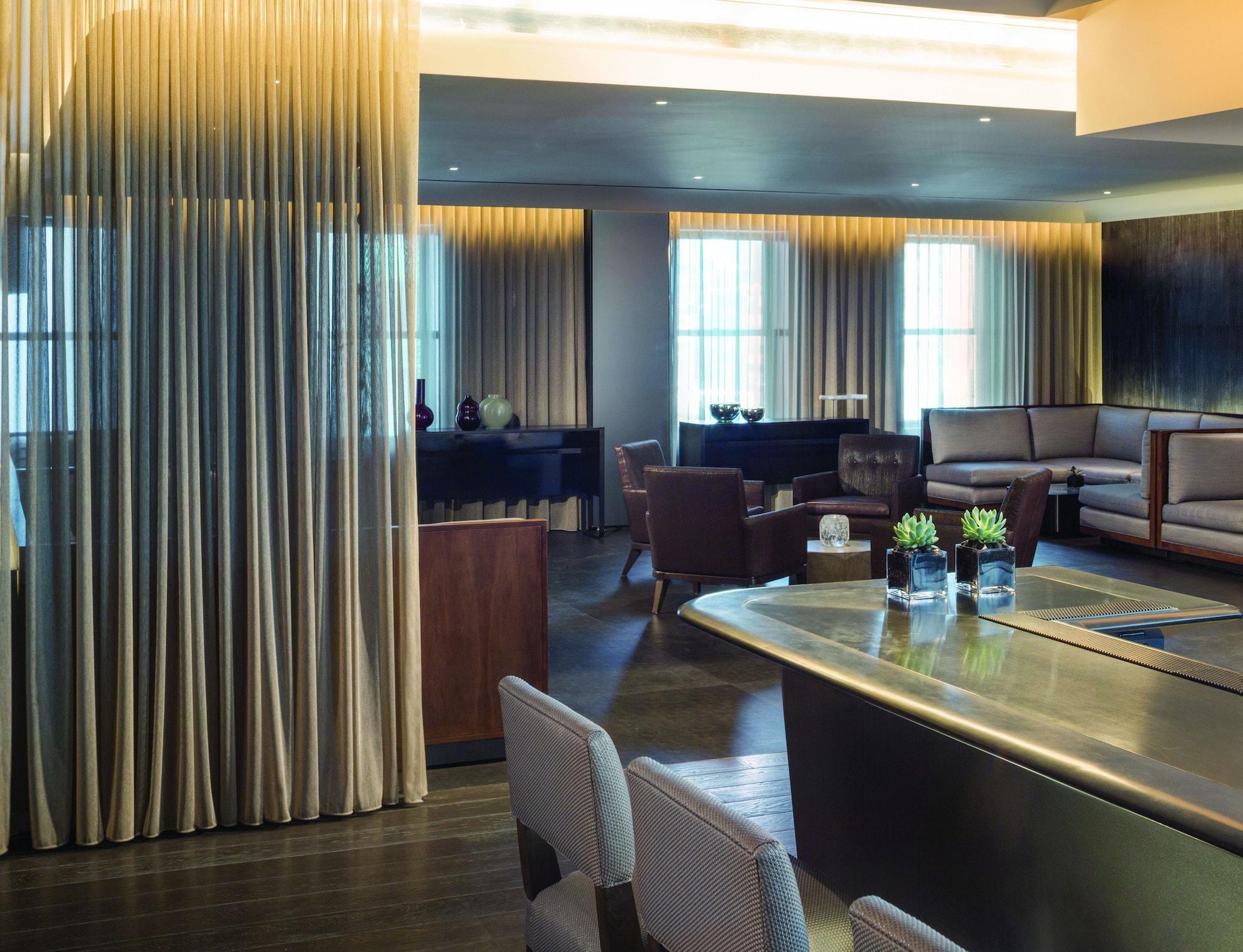 Hotel The Knickerbocker New York Esterno foto The private suite at the airport