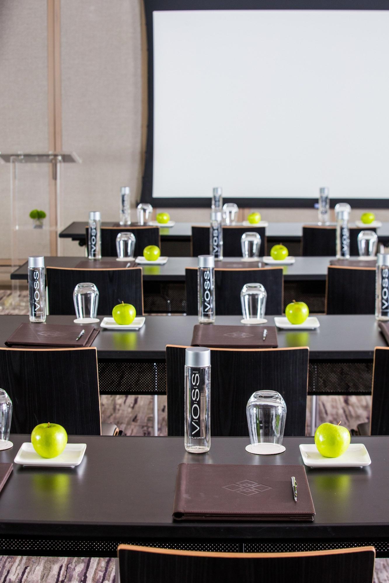 Hotel The Knickerbocker New York Esterno foto Bottles of Voss