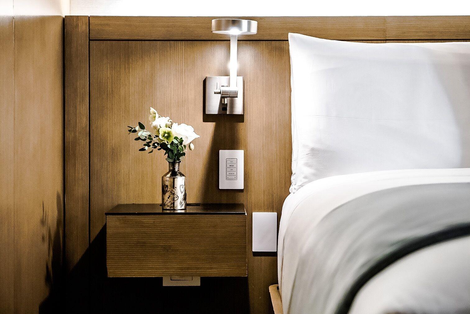 Hotel The Knickerbocker New York Esterno foto A bedside table