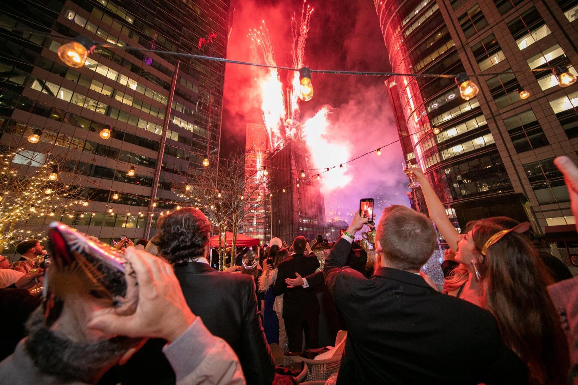 Hotel The Knickerbocker New York Esterno foto Fireworks at the 2011 New Year's Eve party