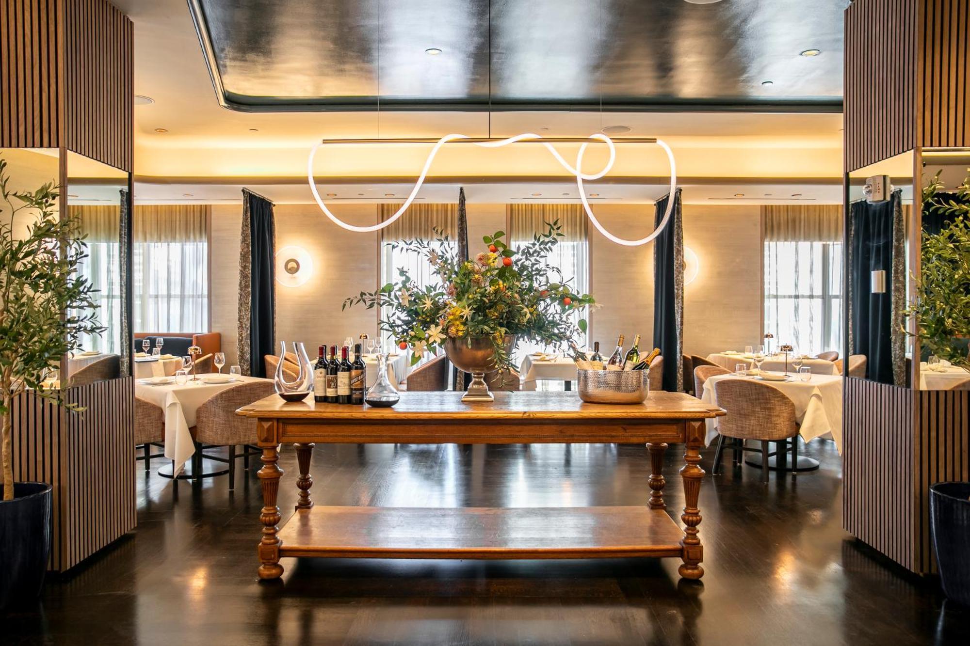 Hotel The Knickerbocker New York Esterno foto Restaurant "Le Celler"