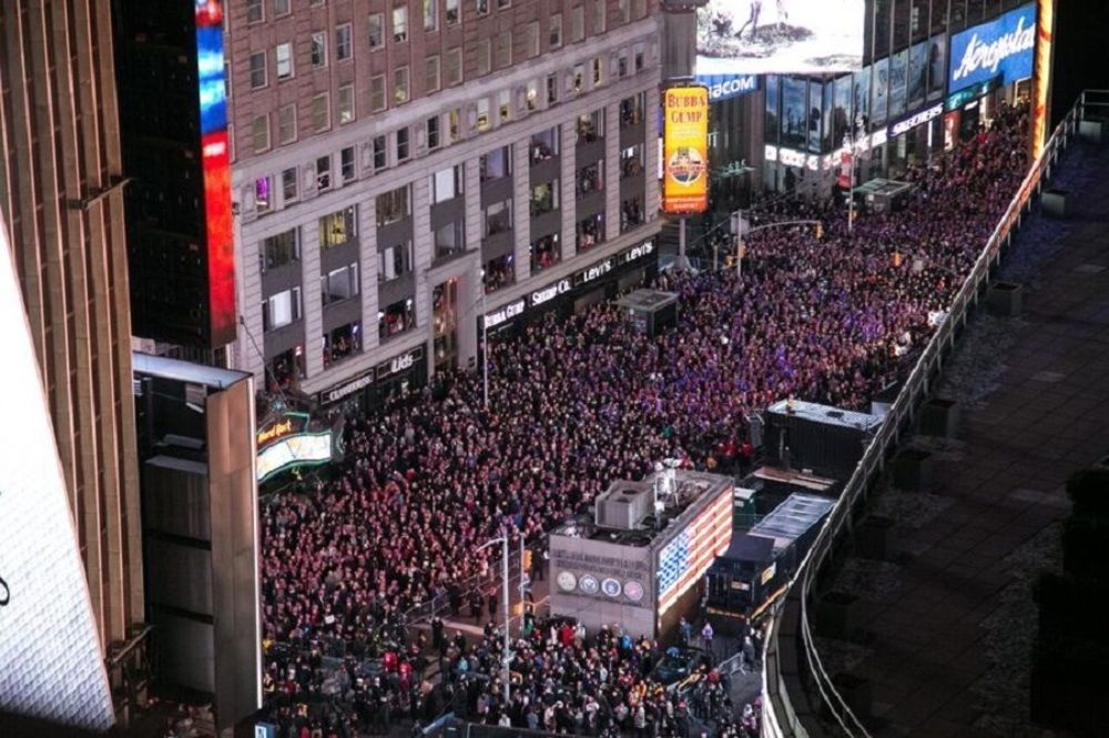 Hotel The Knickerbocker New York Esterno foto The crowd at the 2008 NHL Winter Classic